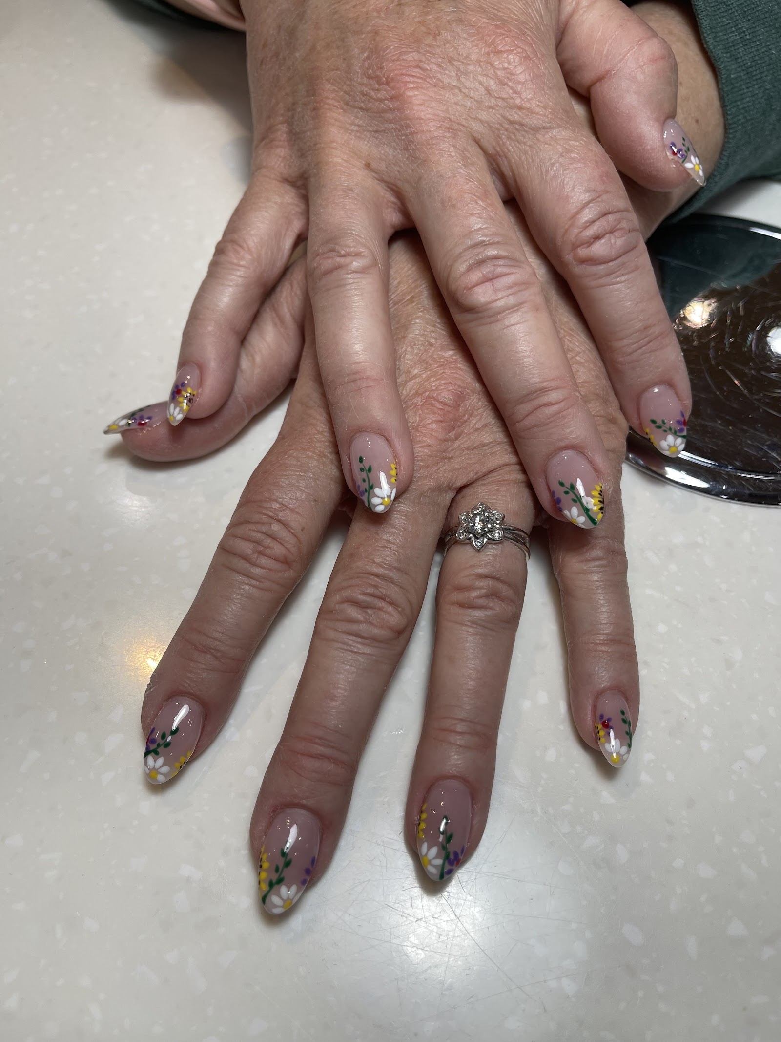 Bella Nails logo